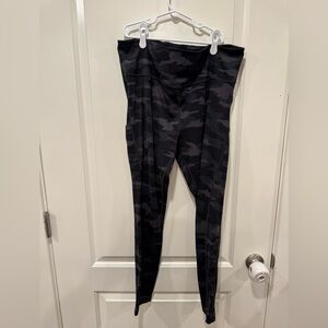 Athleta Black and Gray Camo Ultimate 7/8 Tight